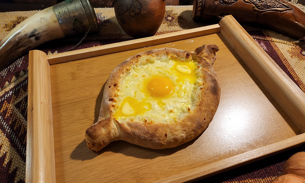 Аджарский хачапури at Tbilisuri Ezo in Tbilisi }}