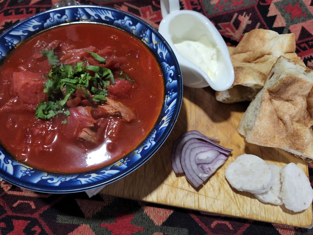 Борщ по-украински at Tbilisuri Ezo in Tbilisi }}