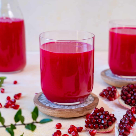 Fresh Juice pomegranate at Tbilisuri Ezo Georgian restaurant in Tbilisi }}