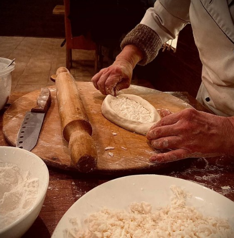 კულინარიული მასტერკლასი at Tbilisuri Ezo Georgian restaurant in Tbilisi }}