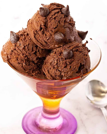 Ice cream Braun at Tbilisuri Ezo Georgian restaurant in Tbilisi }}