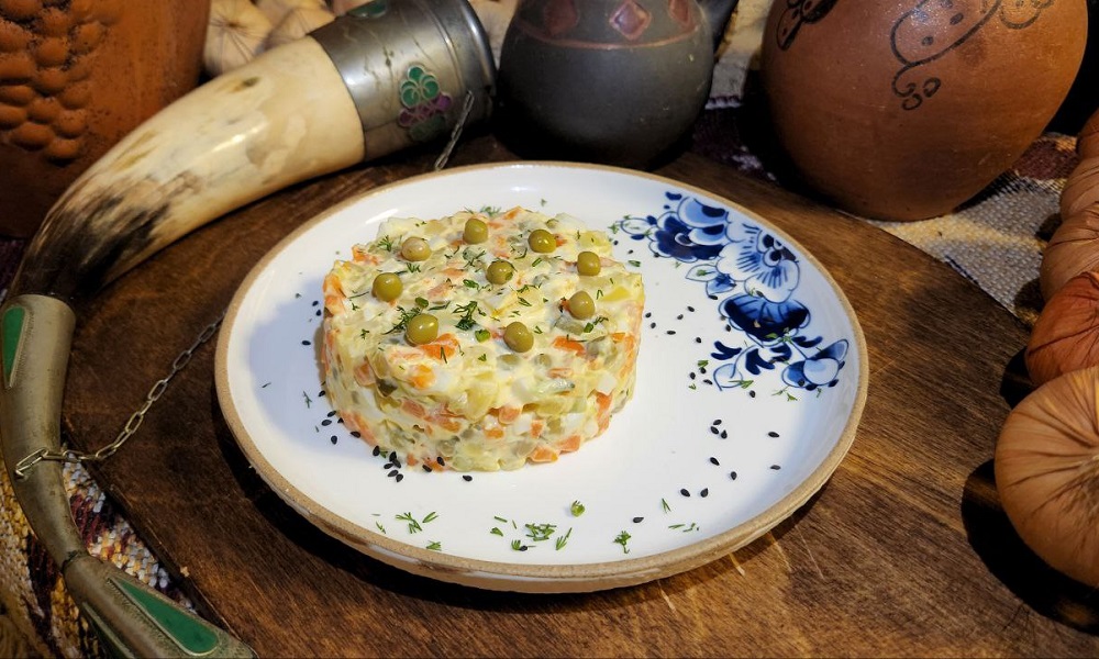 Салат Оливье (куриное филе) at Tbilisuri Ezo in Tbilisi }}