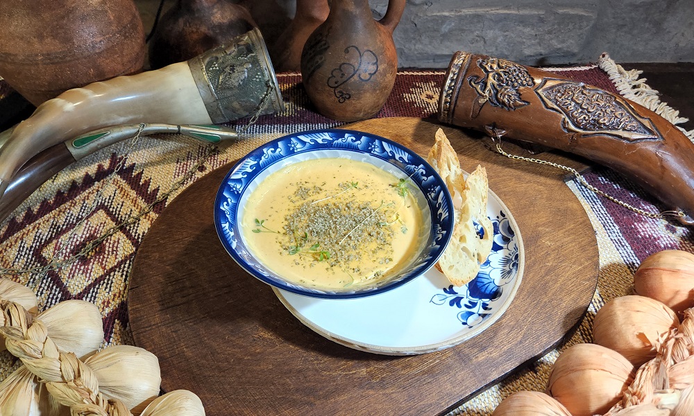 Тыквенный крем-суп at Tbilisuri Ezo Georgian restaurant in Tbilisi }}